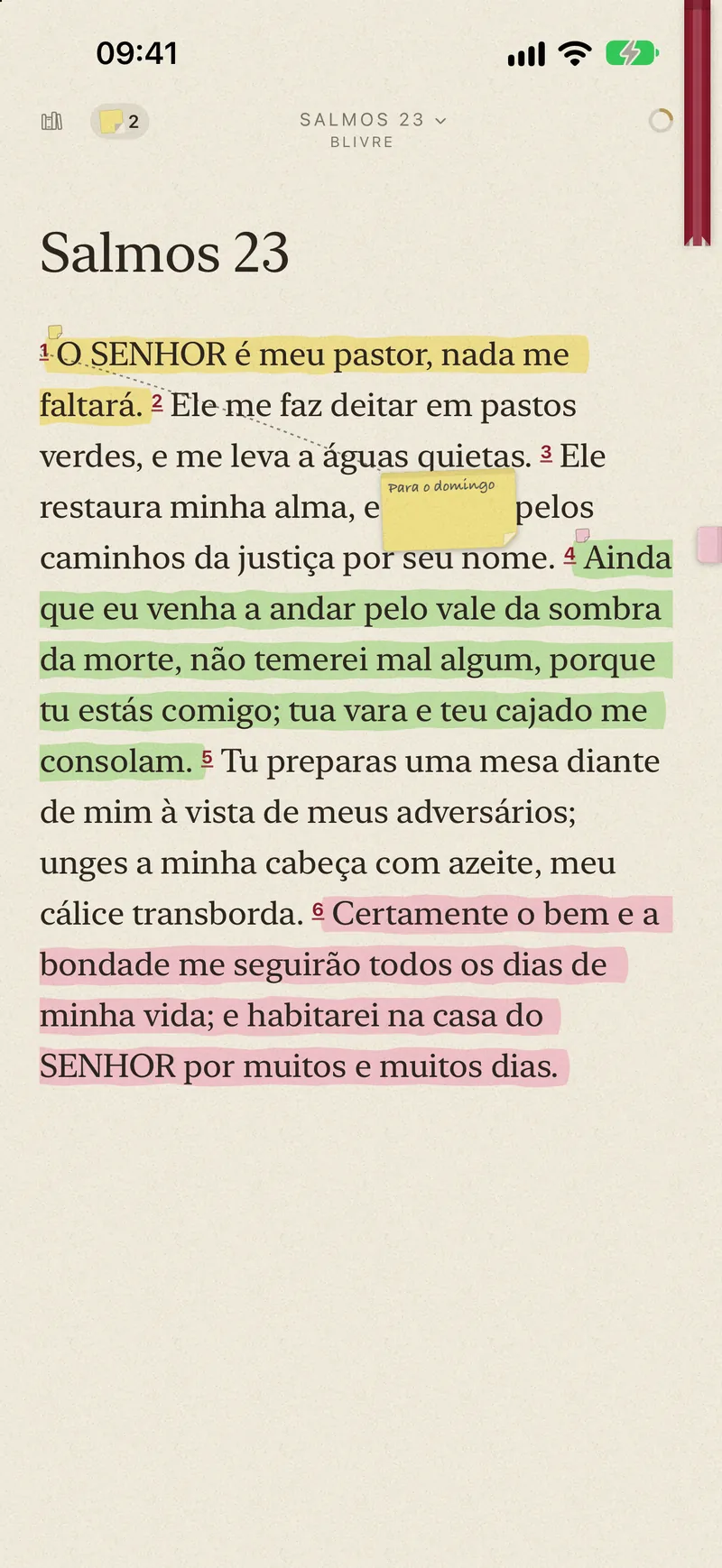 Salmo 23 com marca-texto, um post-it aberto no versículo 1 e a orelha de outro no versículo 4